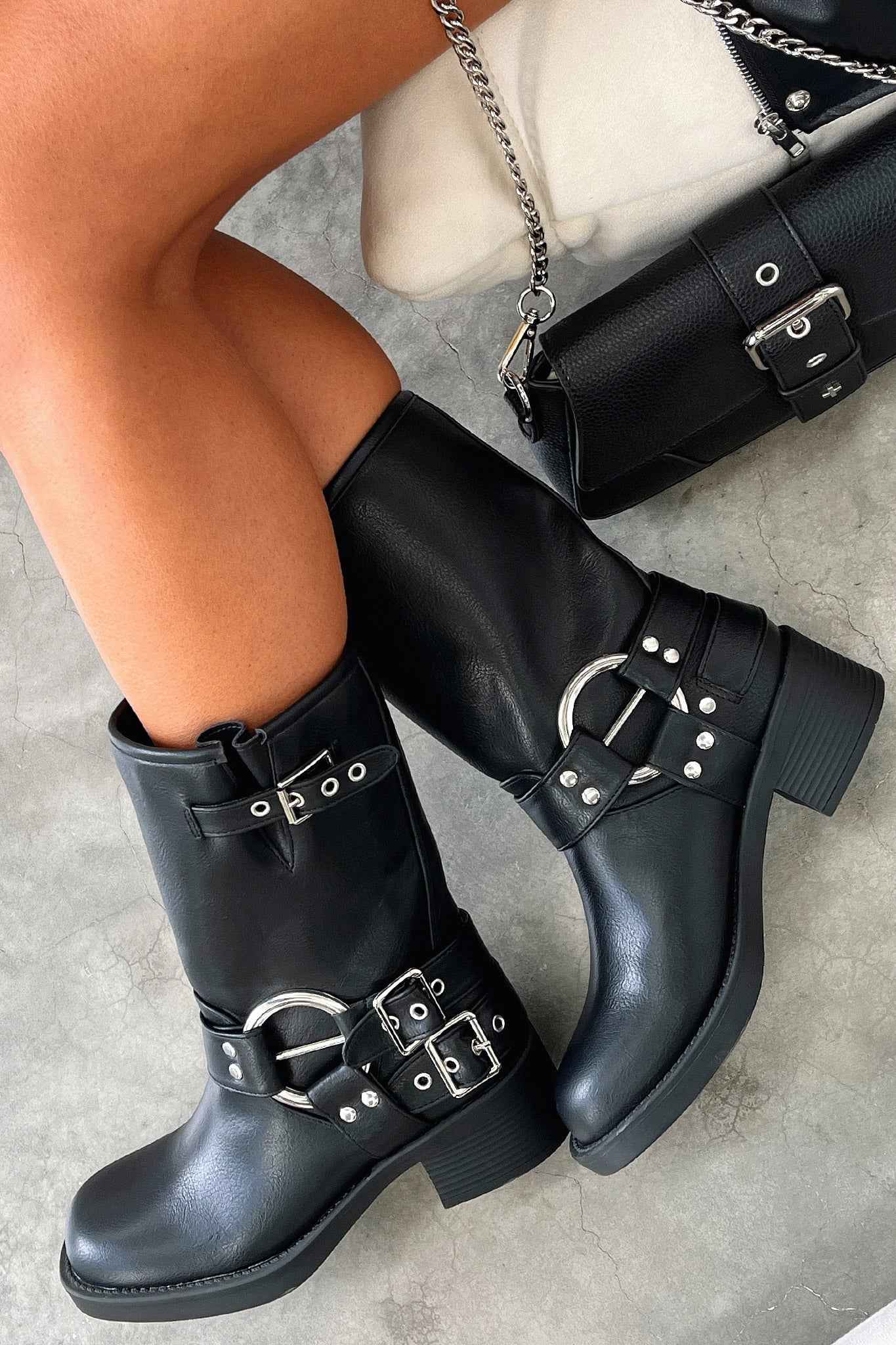 Elin - Eleganta Svarta Sneakers med Platt Sula för Dam