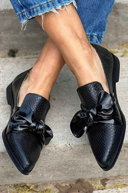 Desiree - Svarta Loafers med Glänsande Rosett