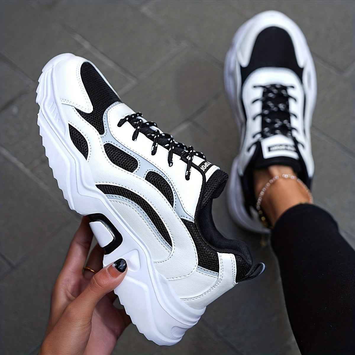 Chunkyplattform - Höj Din Stil med Trendiga Chunky Plattformssneakers