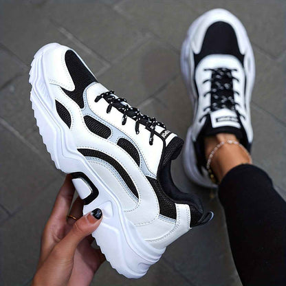 Chunkyplattform - Höj Din Stil med Trendiga Chunky Plattformssneakers