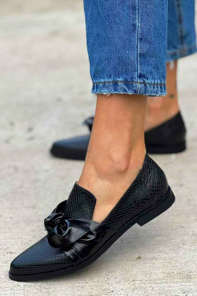 Desiree - Svarta Loafers med Glänsande Rosett