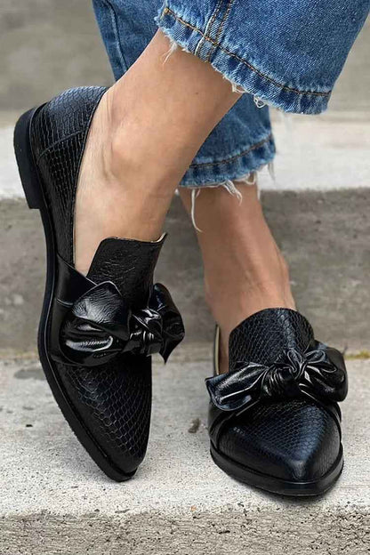 Desiree - Svarta Loafers med Glänsande Rosett