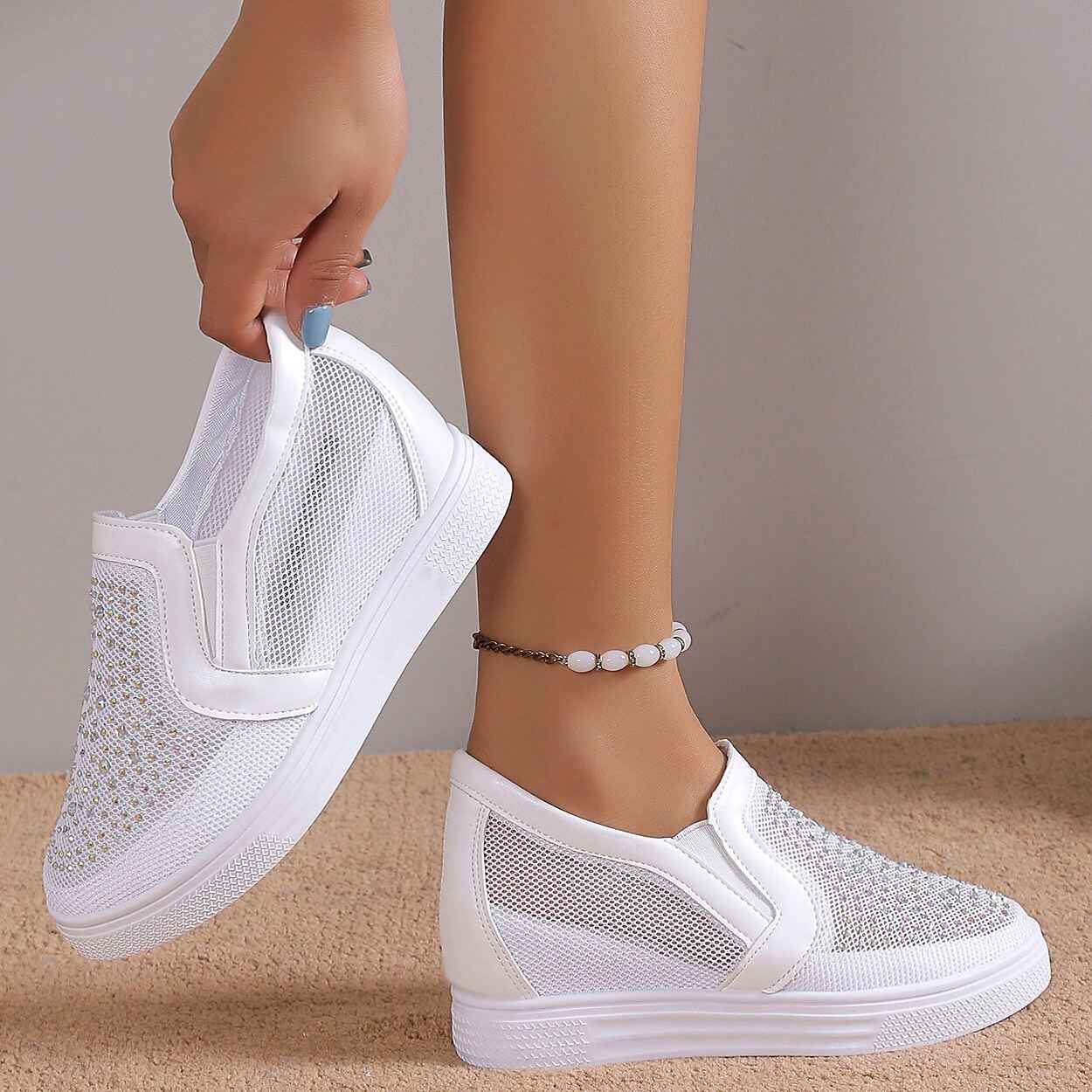 Kristallsneaker - Sneakers med Vita Kristalldetaljer