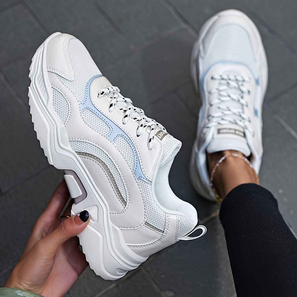 Chunkyplattform - Höj Din Stil med Trendiga Chunky Plattformssneakers