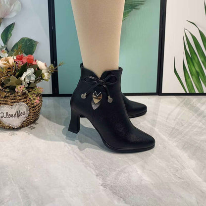 Rosette - Eleganta Spetsiga Ankle Boots med Rosettdetalj