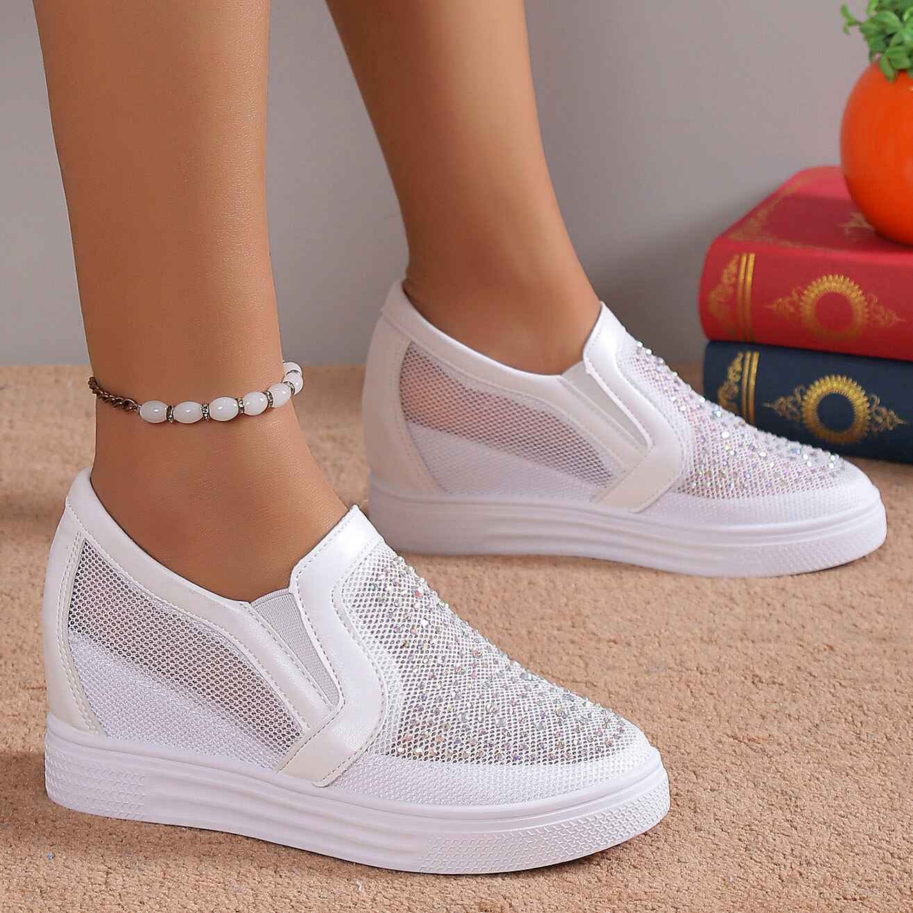 Kristallsneaker - Sneakers med Vita Kristalldetaljer