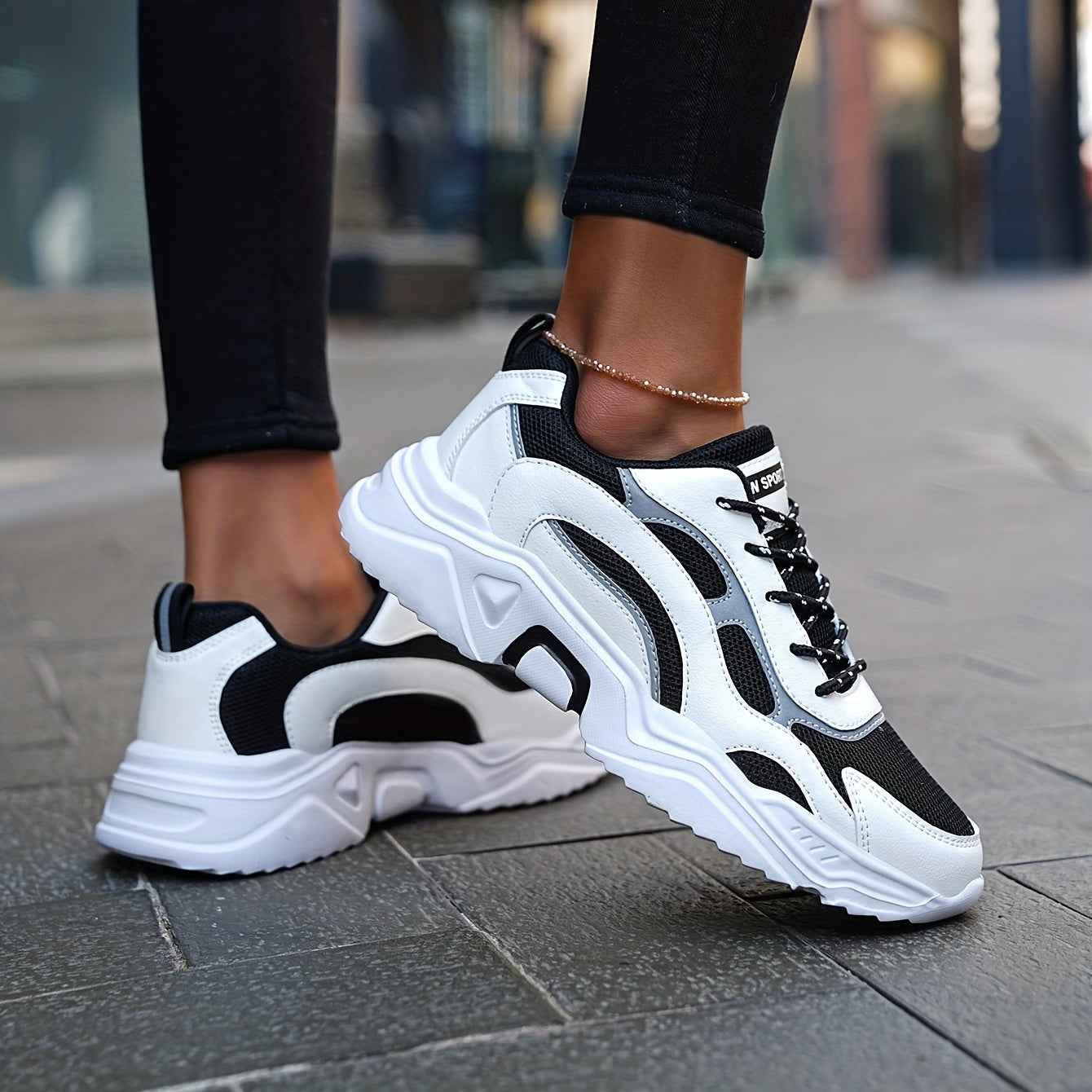 Chunkyplattform - Höj Din Stil med Trendiga Chunky Plattformssneakers