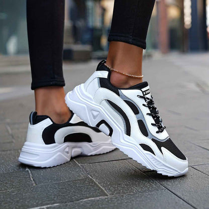 Chunkyplattform - Höj Din Stil med Trendiga Chunky Plattformssneakers