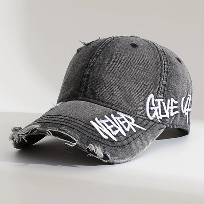 Sliten denimkeps i baseballstil med broderi Never Give Up