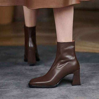 Wilhelmina - Stilrena Knöckelhöga Skor med Elegant Blockklack