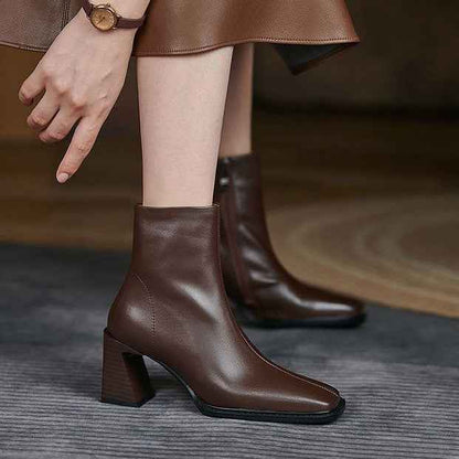 Wilhelmina - Stilrena Knöckelhöga Skor med Elegant Blockklack
