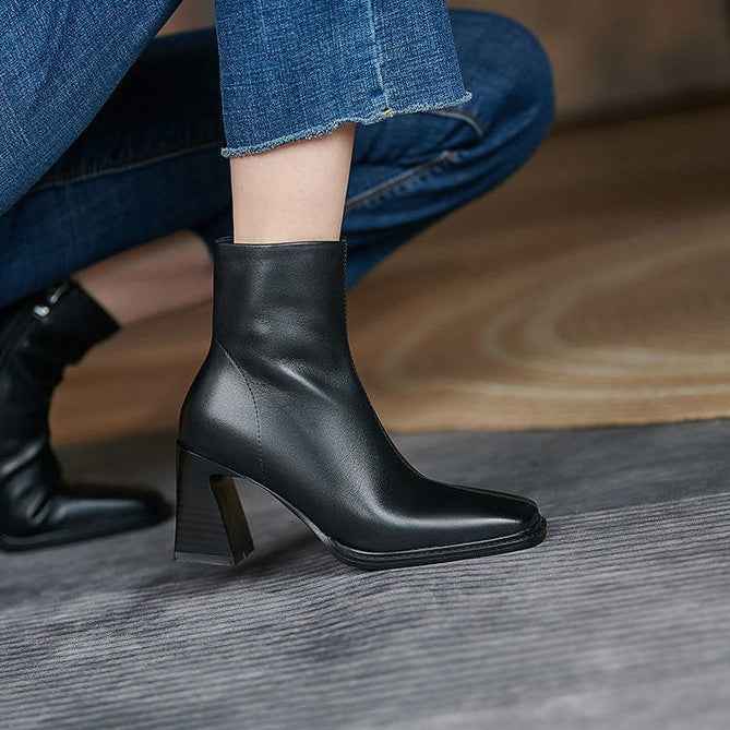 Wilhelmina - Stilrena Knöckelhöga Skor med Elegant Blockklack