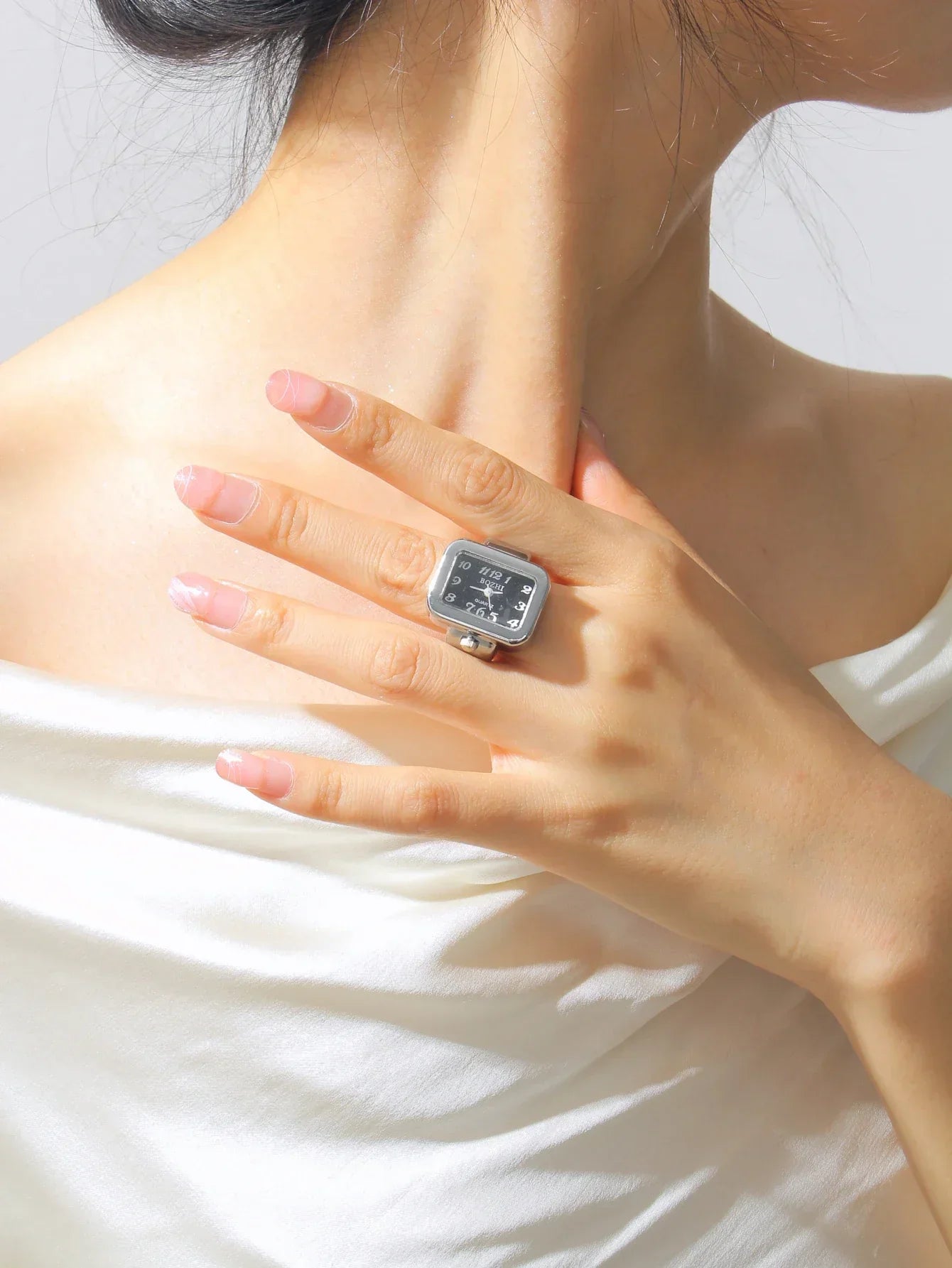 Luna elegant ringklocka