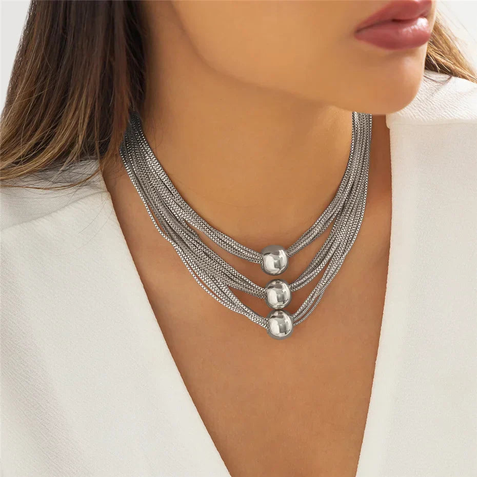 Nocturne draperat halsband med bollar