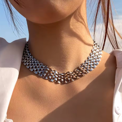 Astrid halsband i nätstil