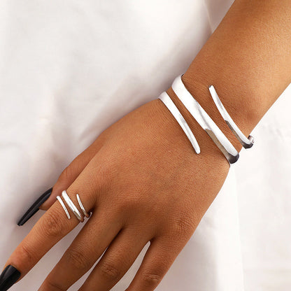 Kvinnors skulpterade wrap-armband och ringset