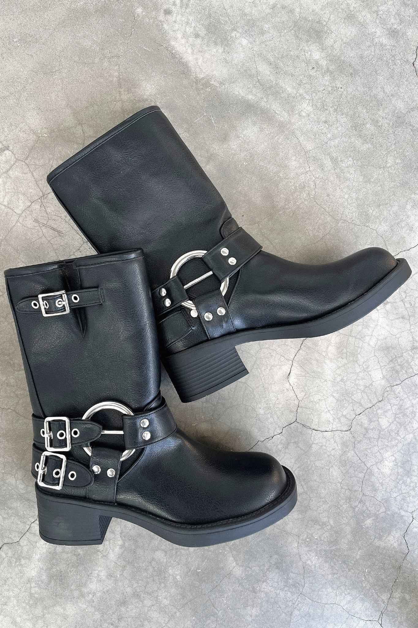 Elin - Eleganta Svarta Sneakers med Platt Sula för Dam