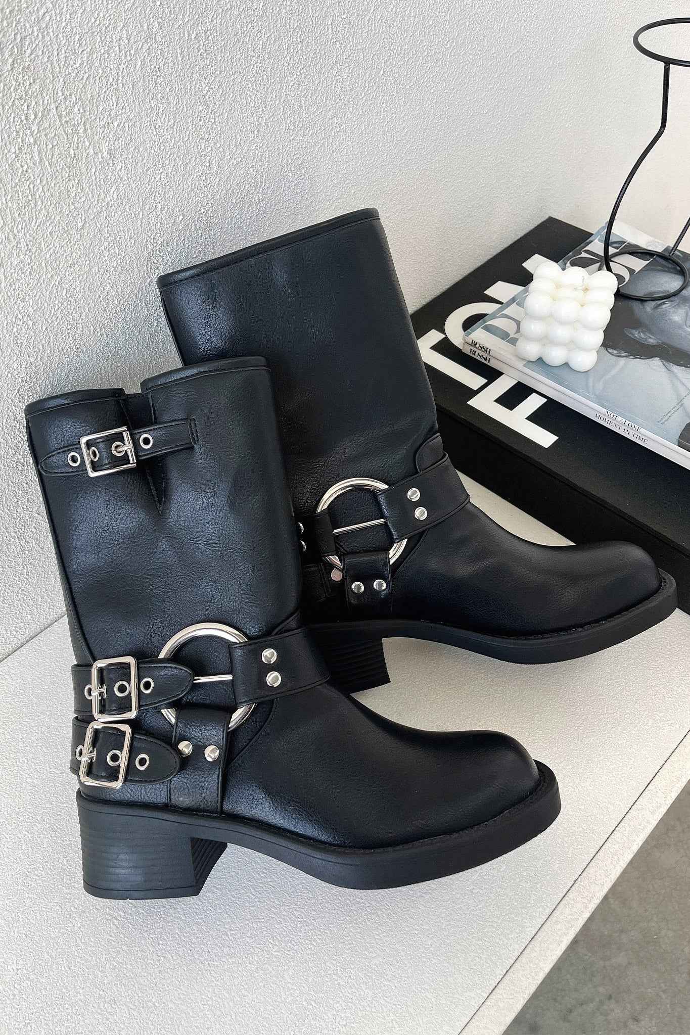 Elin - Eleganta Svarta Sneakers med Platt Sula för Dam