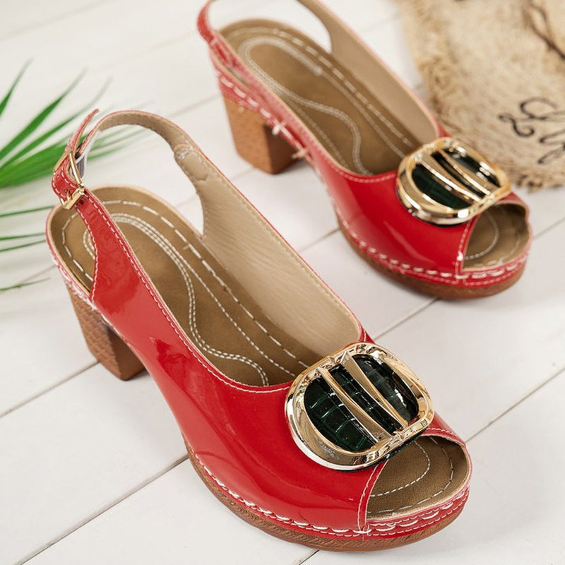 Klara - Eleganta Kitten Heels med Metallspänne